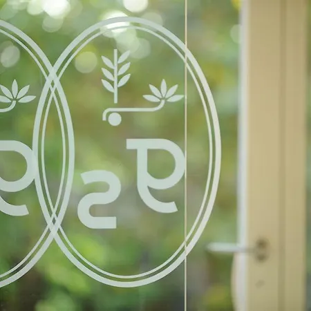 Relais Il Giardino Segreto Maison De Charme Couette-café 2*